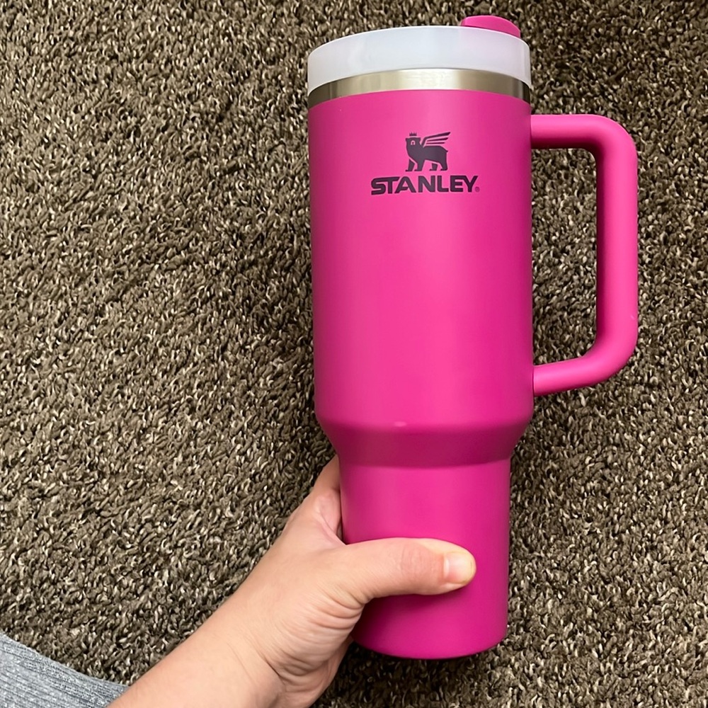 Stanley Quencher Tumbler 40 oz Fuchsia color